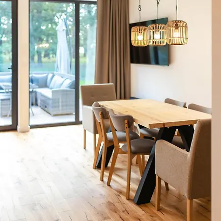 2 Bedroom Cozy In Czarnocin Dom wakacyjny *